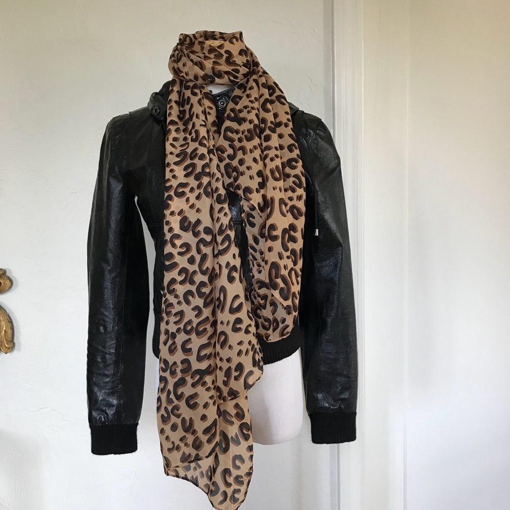 Large animal print scarf/ shawl - Picture 2 of 4